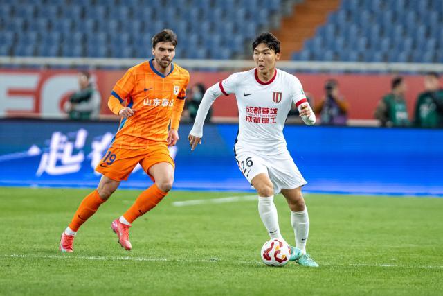 【中超】元敏诚破门罗慕洛头球 10人泰山0比3蓉城